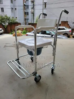 Photo - Commode Wheelchair都晓or a 4-in-1 Commode Chair癌盡toilet Chair广甑commodo