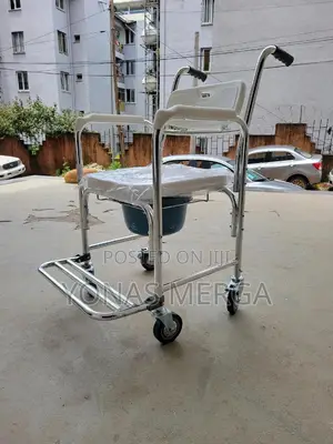 Photo - Commode Chair贏嚴toilet Chair奴刑pot/Pan=Removable Potty for Easy Cleaning