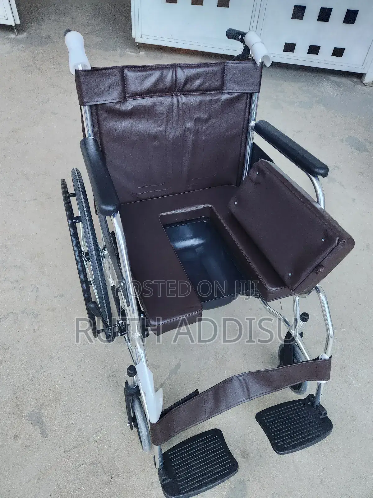Wheelchair靠在wheelchair得獎commode Wheelchair質量commode Wheelchair Medical