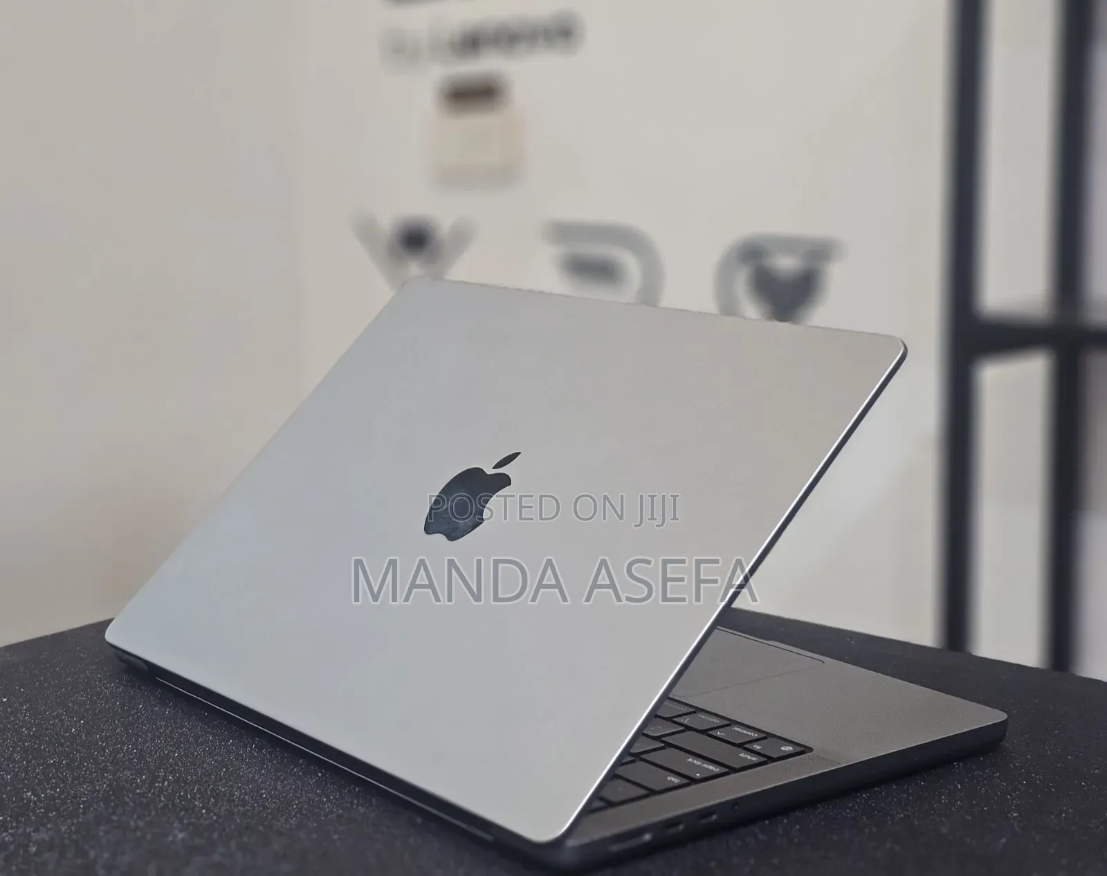 New Laptop Apple MacBook Pro 8GB Apple M3 SSD 512GB