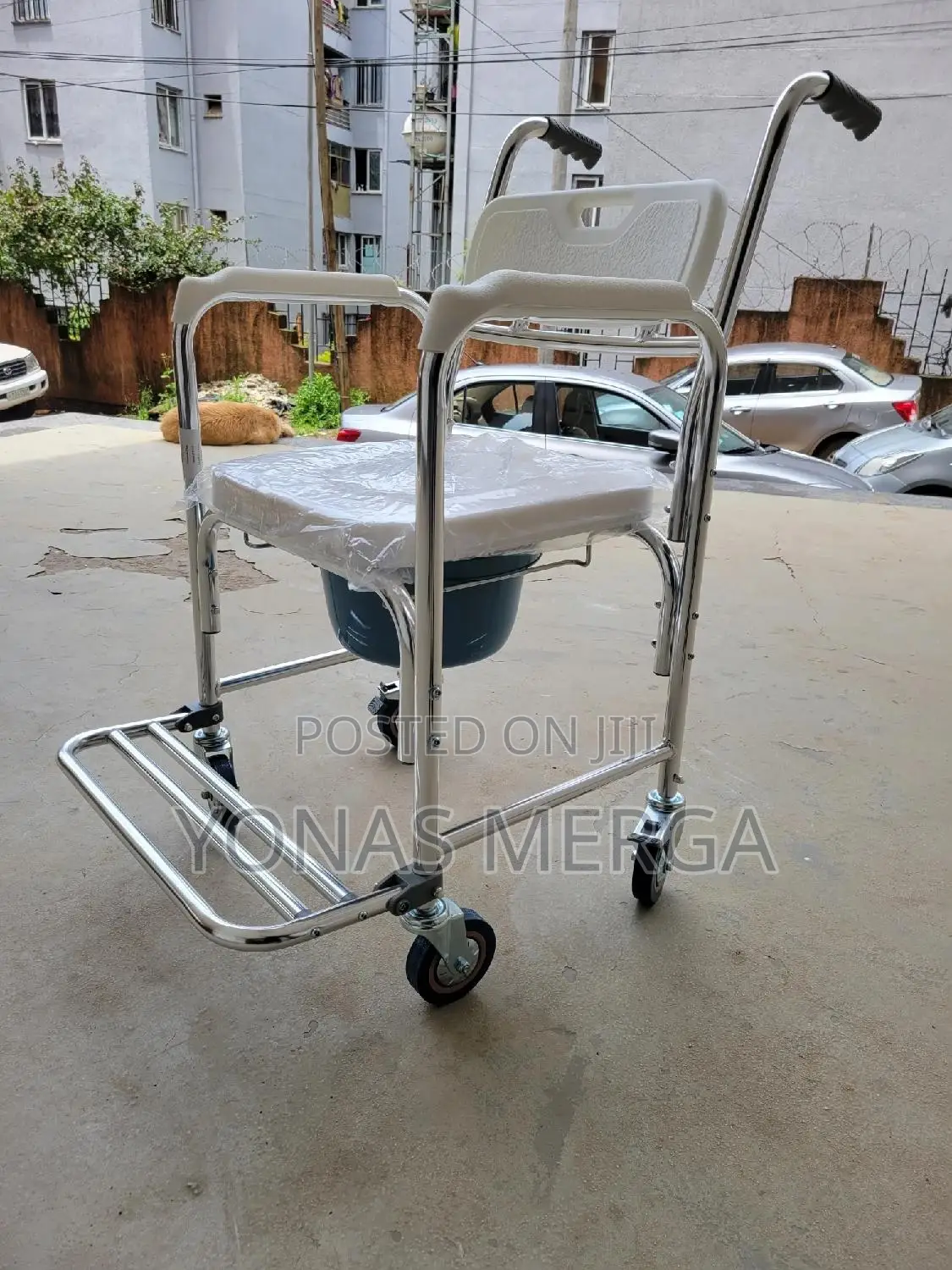 Commode Chair籲0toilet Chair成泵chair Fits Over Astandard Toilet*‘’Commod