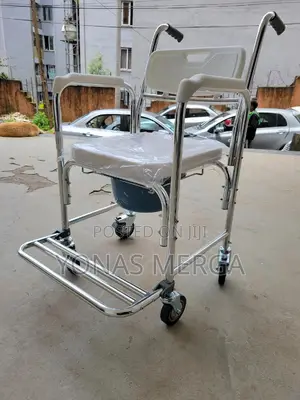 Photo - Handicapped Person Potty Chair”流commode Chair弼繩multi-Purpose Chair
