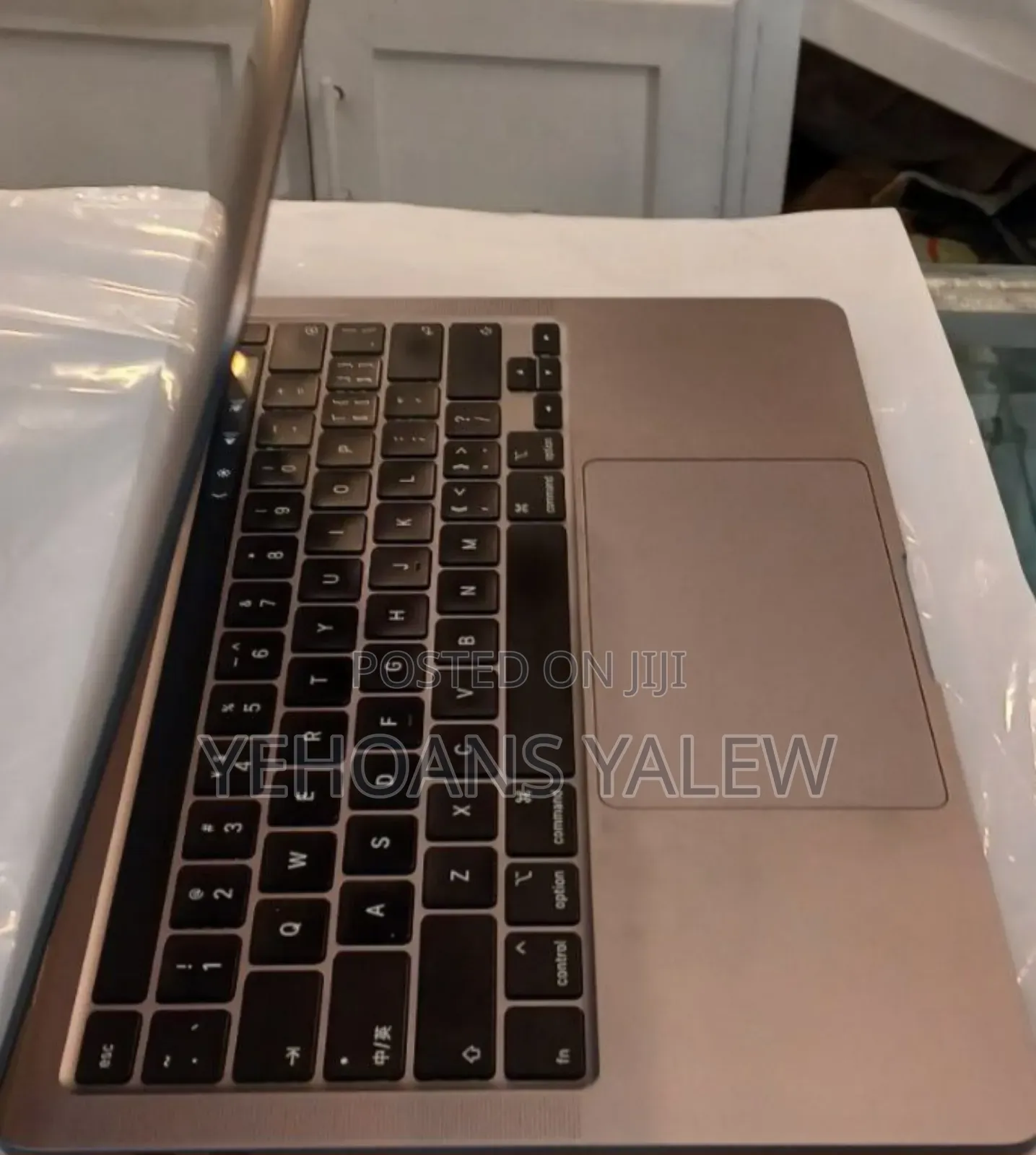New Laptop Apple MacBook 2020 8GB Intel Core I5 SSD 256GB