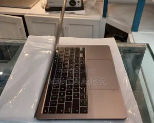 New Laptop Apple MacBook Pro 8GB Intel Core I5 SSD 256GB