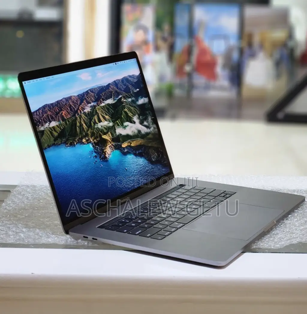 New Laptop Apple MacBook Pro 2017 16GB Intel Core I7 SSD 512GB