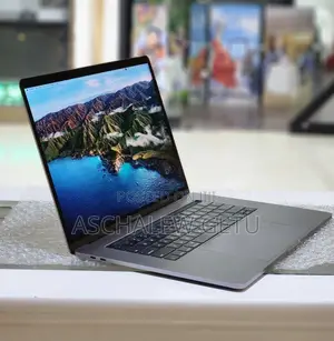 Photo - New Laptop Apple MacBook Pro 2017 16GB Intel Core I7 SSD 512GB