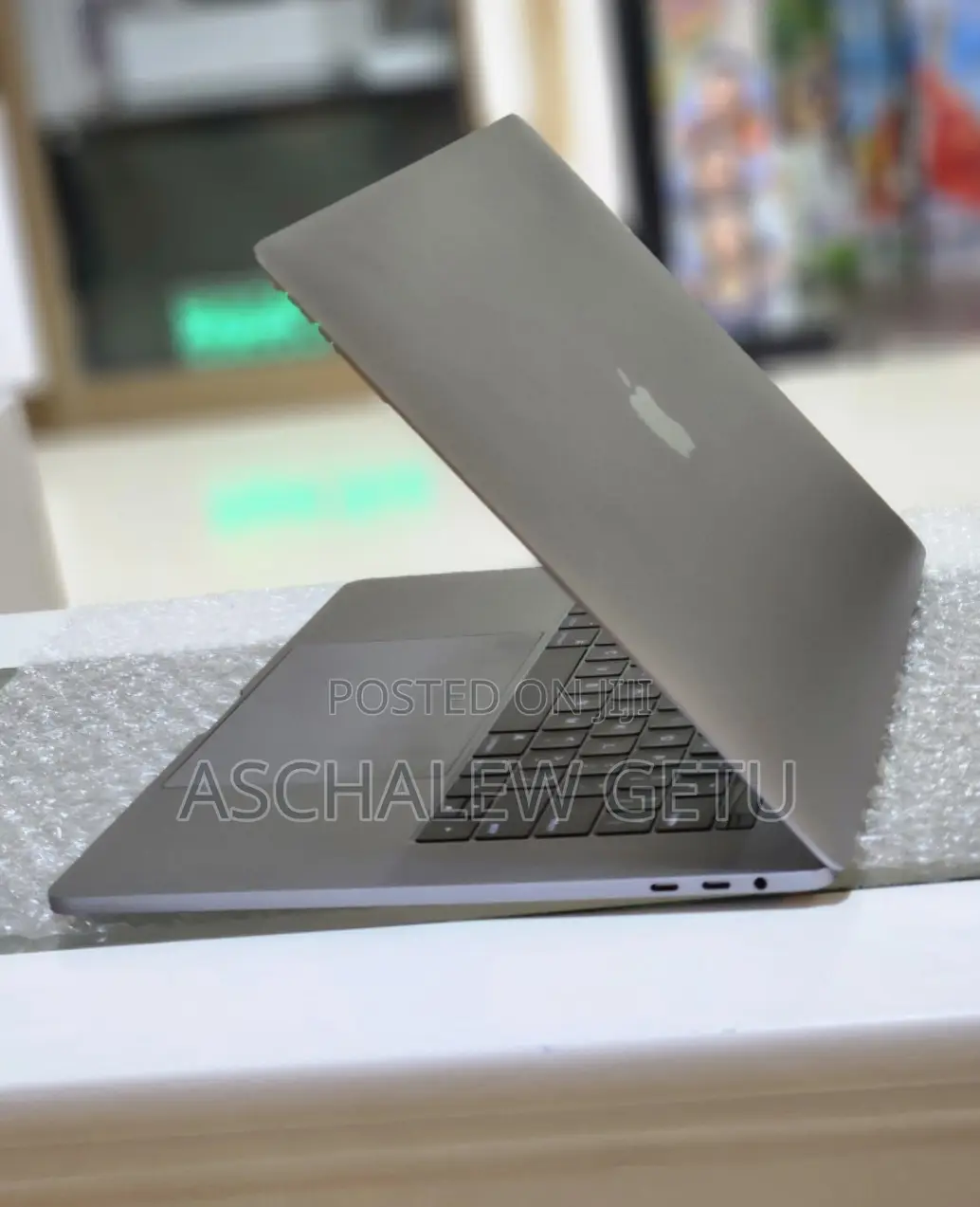 New Laptop Apple MacBook Pro 2017 16GB Intel Core I7 SSD 512GB