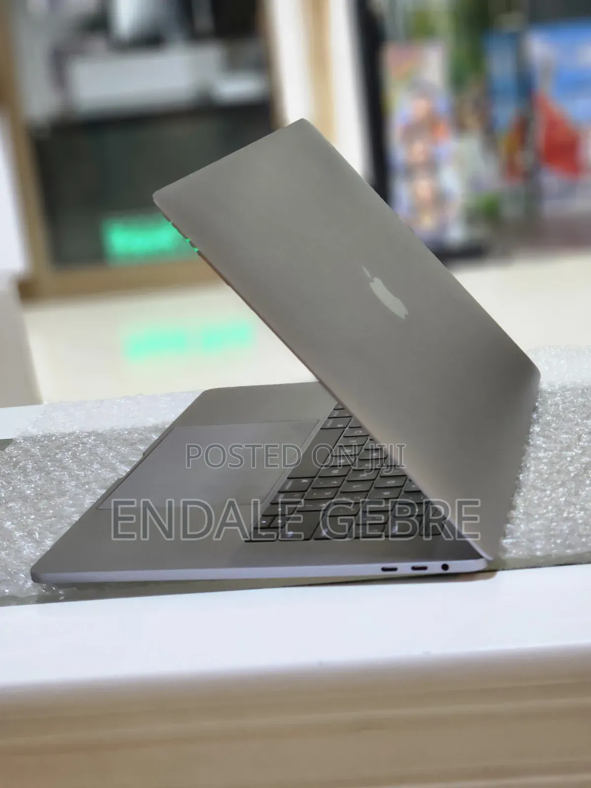 New Laptop Apple MacBook Pro 2017 16GB Intel Core I7 SSD 512GB