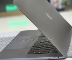 New Laptop Apple MacBook Pro 2017 16GB Intel Core I7 SSD 512GB