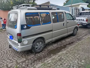 Toyota HiAce 2002 Silver