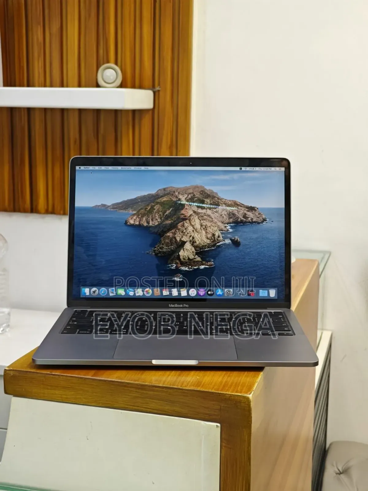 New Laptop Apple MacBook Pro 2020 8GB Intel Core I5 SSD 256GB