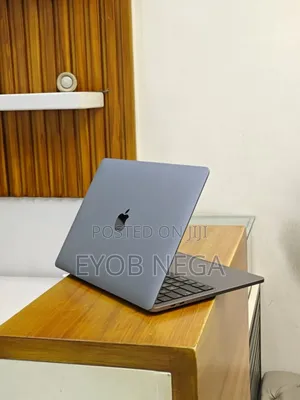 New Laptop Apple MacBook Pro 2020 8GB Intel Core I5 SSD 256GB