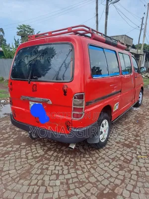 Toyota HiAce 2002 Red