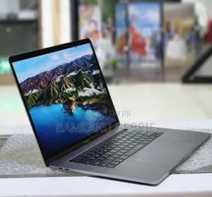 Photo - New Laptop Apple MacBook Pro 2017 16GB Intel Core I7 SSD 512GB