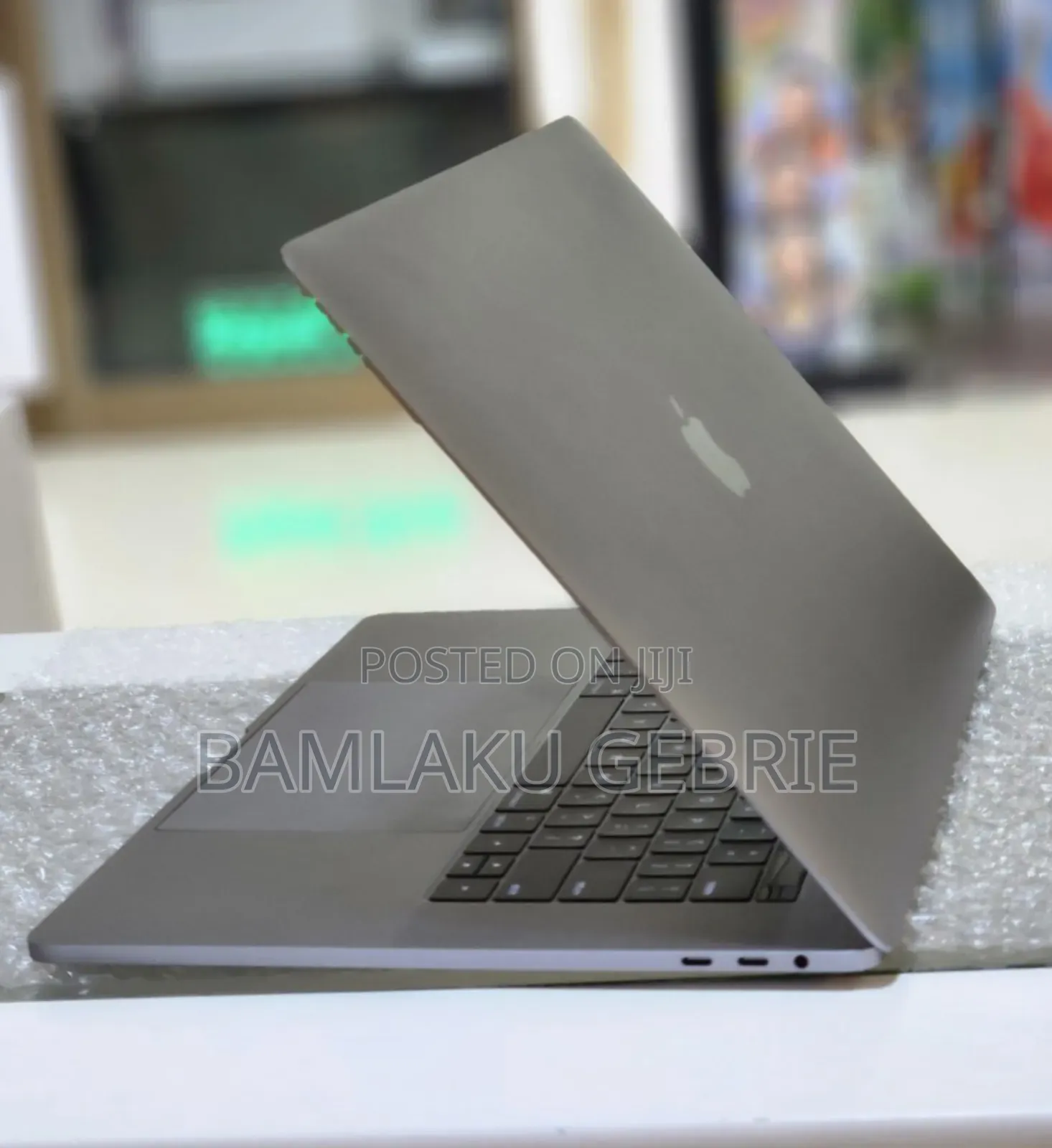 New Laptop Apple MacBook Pro 2017 16GB Intel Core I7 SSD 512GB