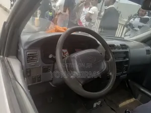 Toyota HiAce 2002 Red