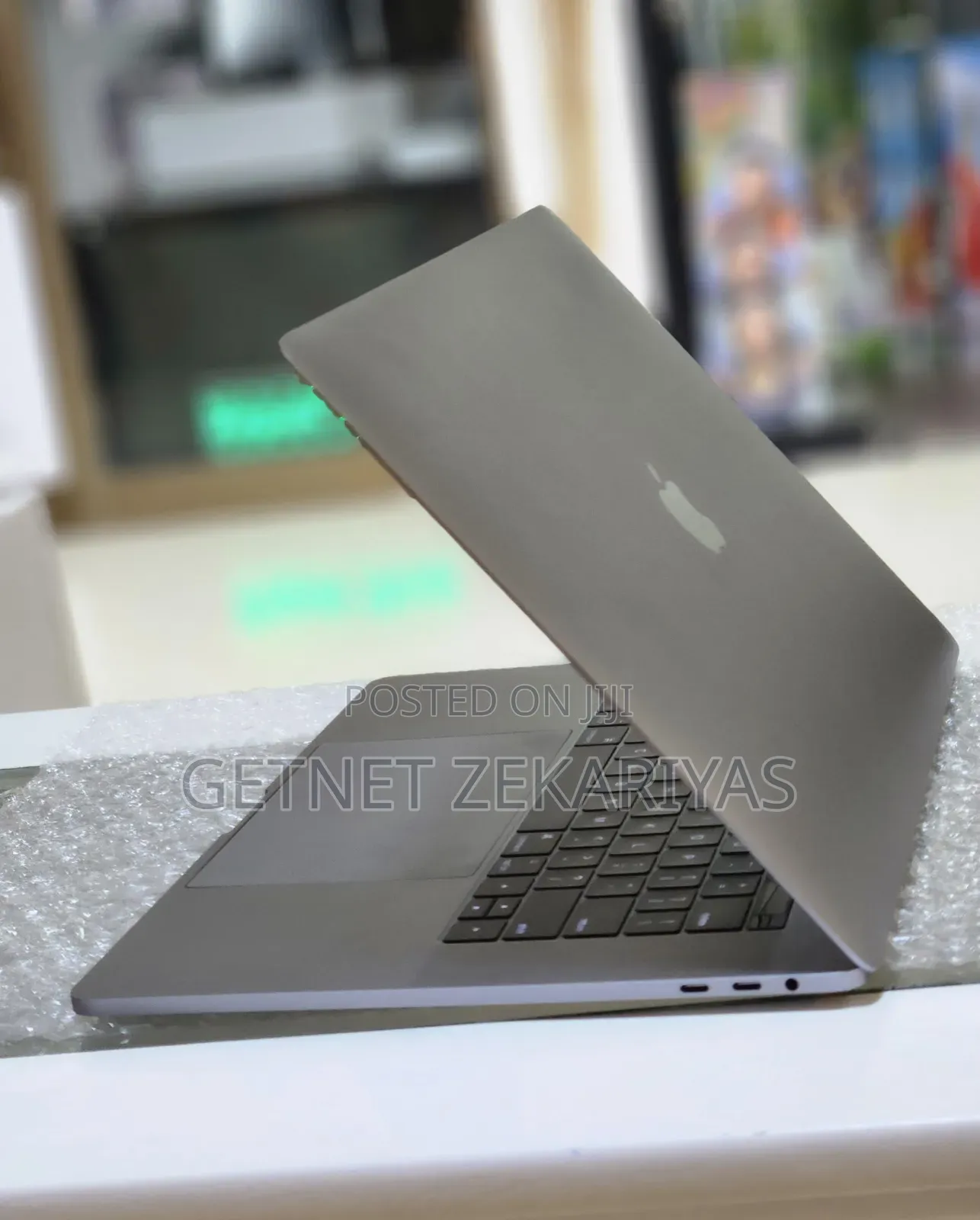 New Laptop Apple MacBook Pro 2017 16GB Intel Core I7 SSD 512GB