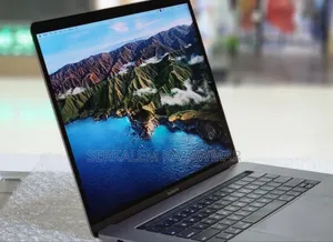 New Laptop Apple MacBook Pro 2017 16GB Intel Core I7 SSD 512GB