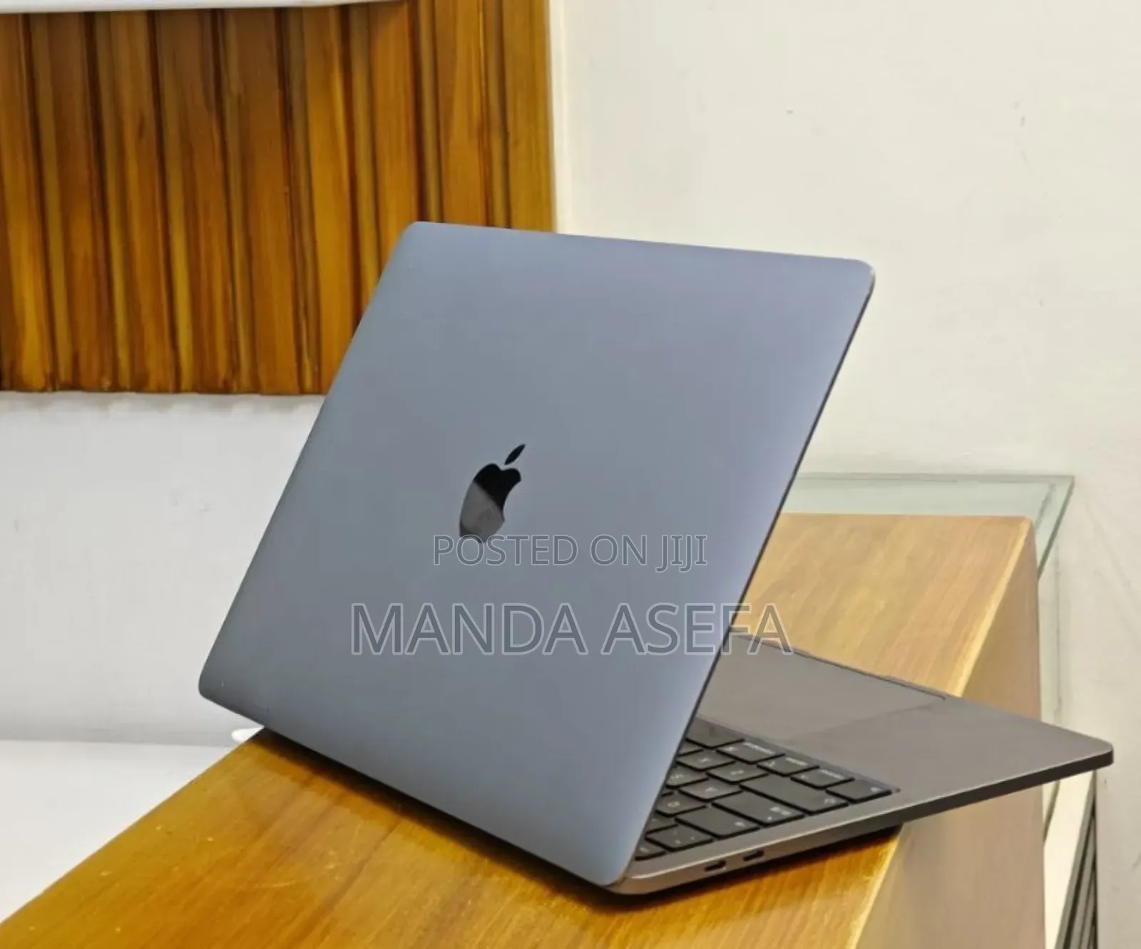 New Laptop Apple MacBook Pro 2020 8GB Intel Core I5 SSD 256GB