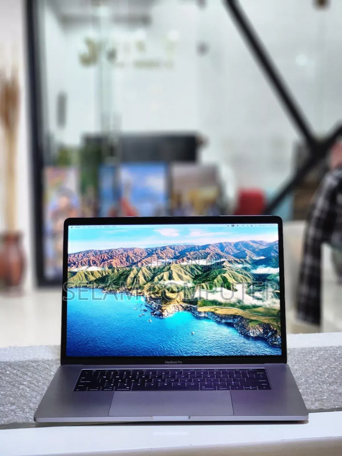 New Laptop Apple MacBook Pro 2017 16GB Intel Core I7 SSD 512GB