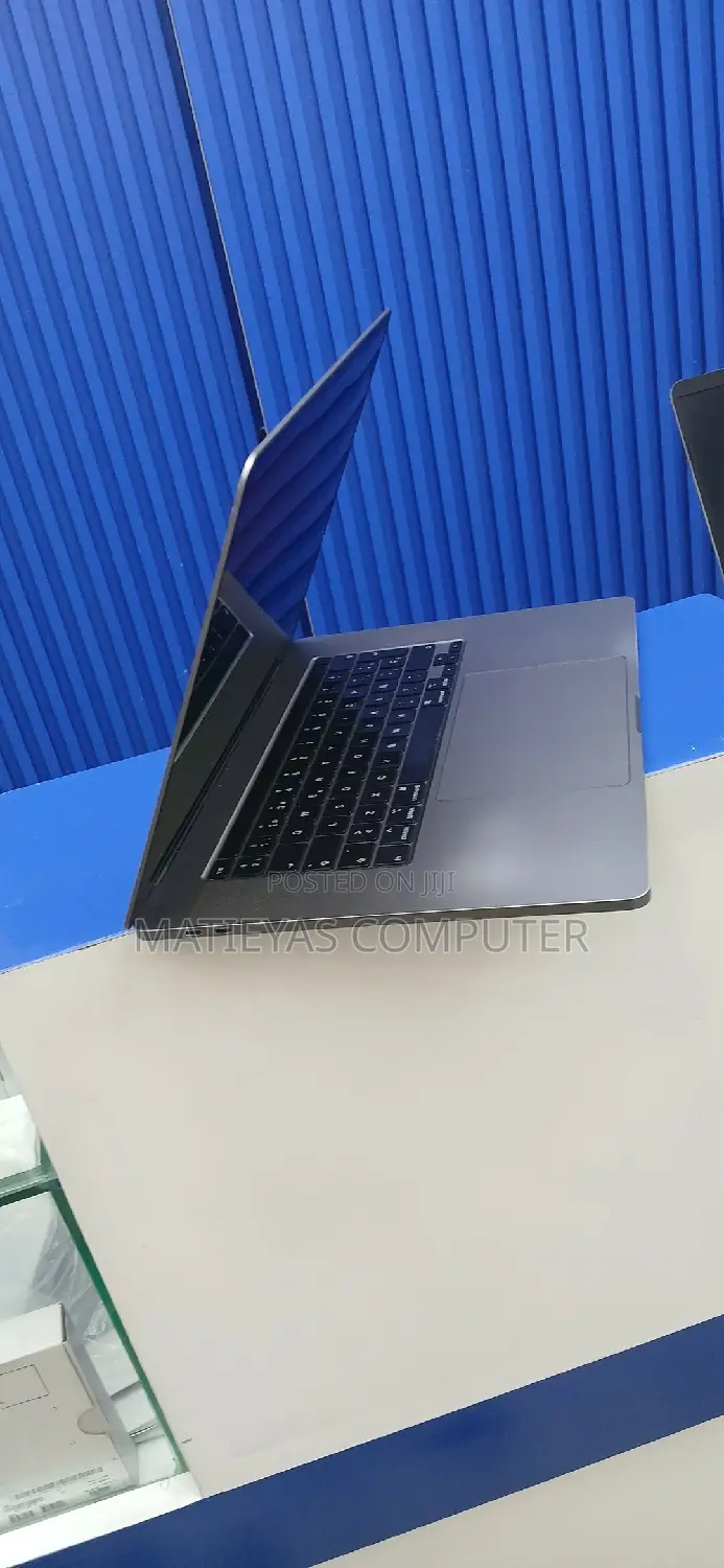 New Laptop Apple MacBook Pro 2019 32GB Intel Core I9 SSD 2T