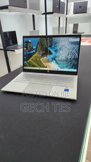 New Laptop HP 14-Dq1025cl 16GB Intel Core I7 SSD 512GB