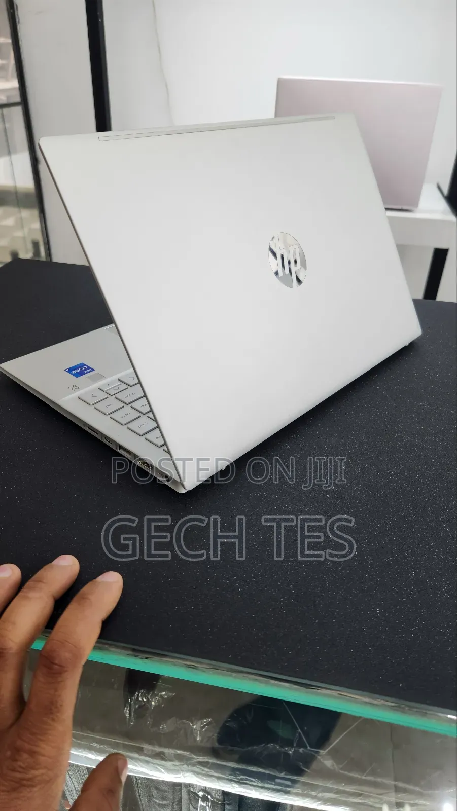 New Laptop HP 14-Dq1025cl 16GB Intel Core I7 SSD 512GB