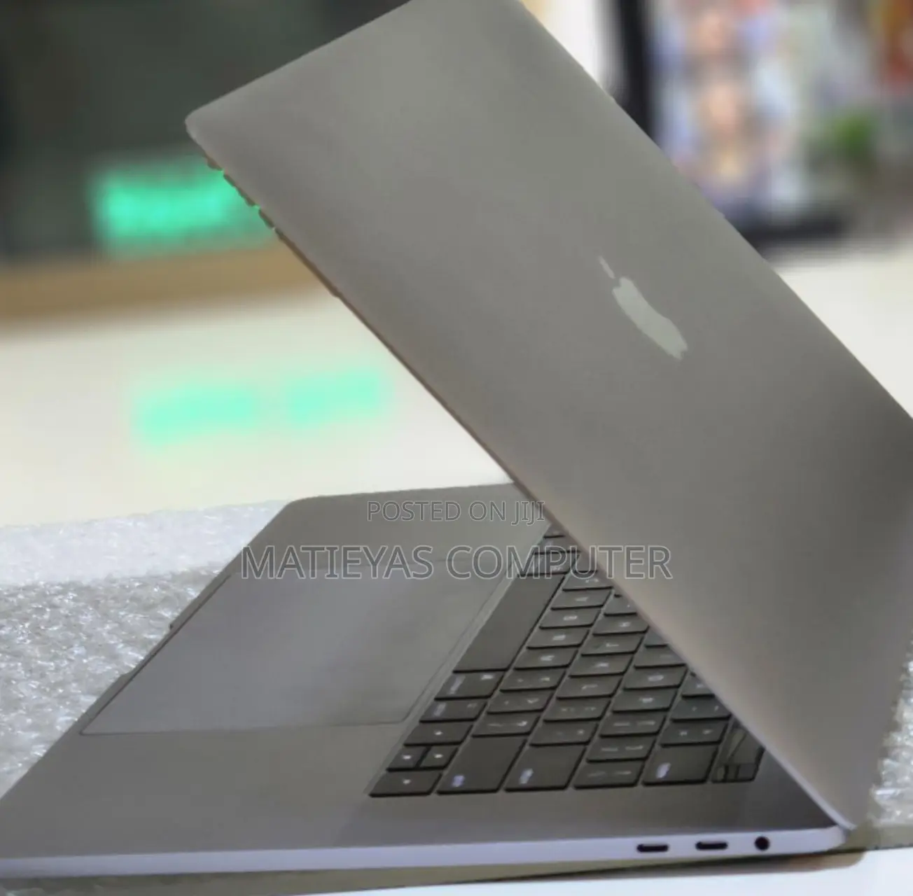 New Laptop Apple MacBook Pro 2017 16GB Intel Core I7 SSD 512GB