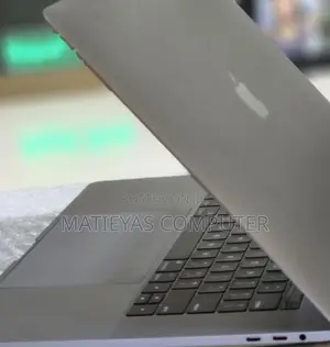 New Laptop Apple MacBook Pro 2017 16GB Intel Core I7 SSD 512GB