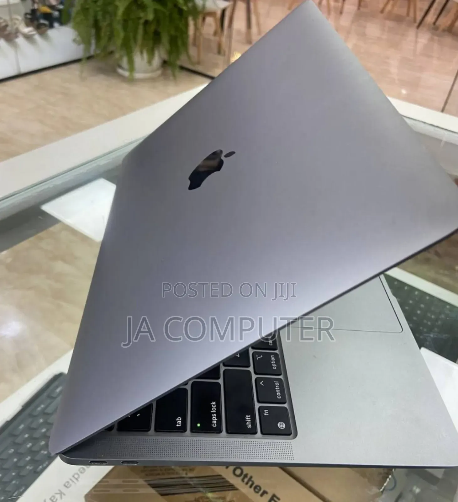 New Laptop Apple MacBook Air 2020 M1 8GB Apple M1 SSD 256GB