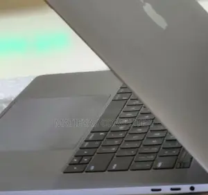 New Laptop Apple MacBook Pro 2017 16GB Intel Core I7 SSD 512GB