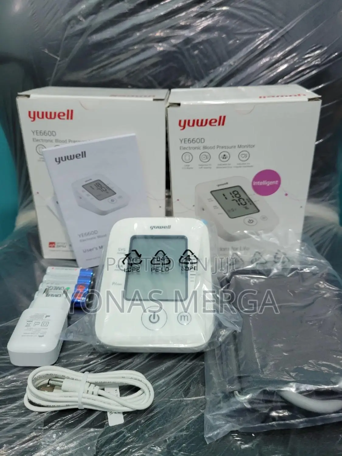 Blood Pressure Monitor幸bp Monitor=User Friendly Design:Total Automatic