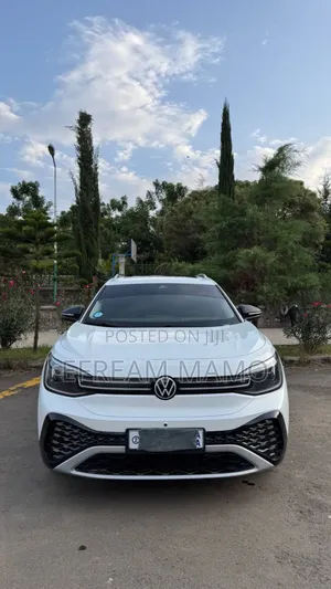 Photo - Volkswagen ID.6 2024 White