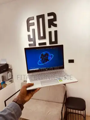 New Laptop HP Pavilion 15 8GB Intel Core I5 SSD 256GB