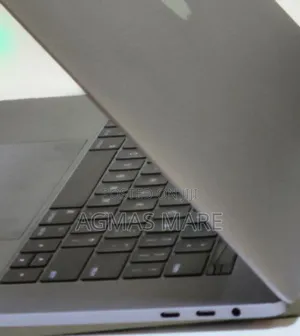 New Laptop Apple MacBook Pro 2017 16GB Intel Core I7 SSD 512GB