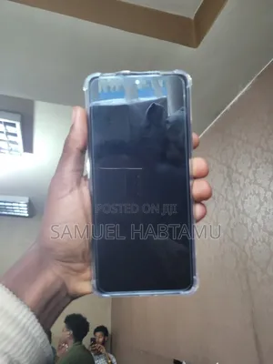 Photo - New RED Hydrogen One 128 GB Red