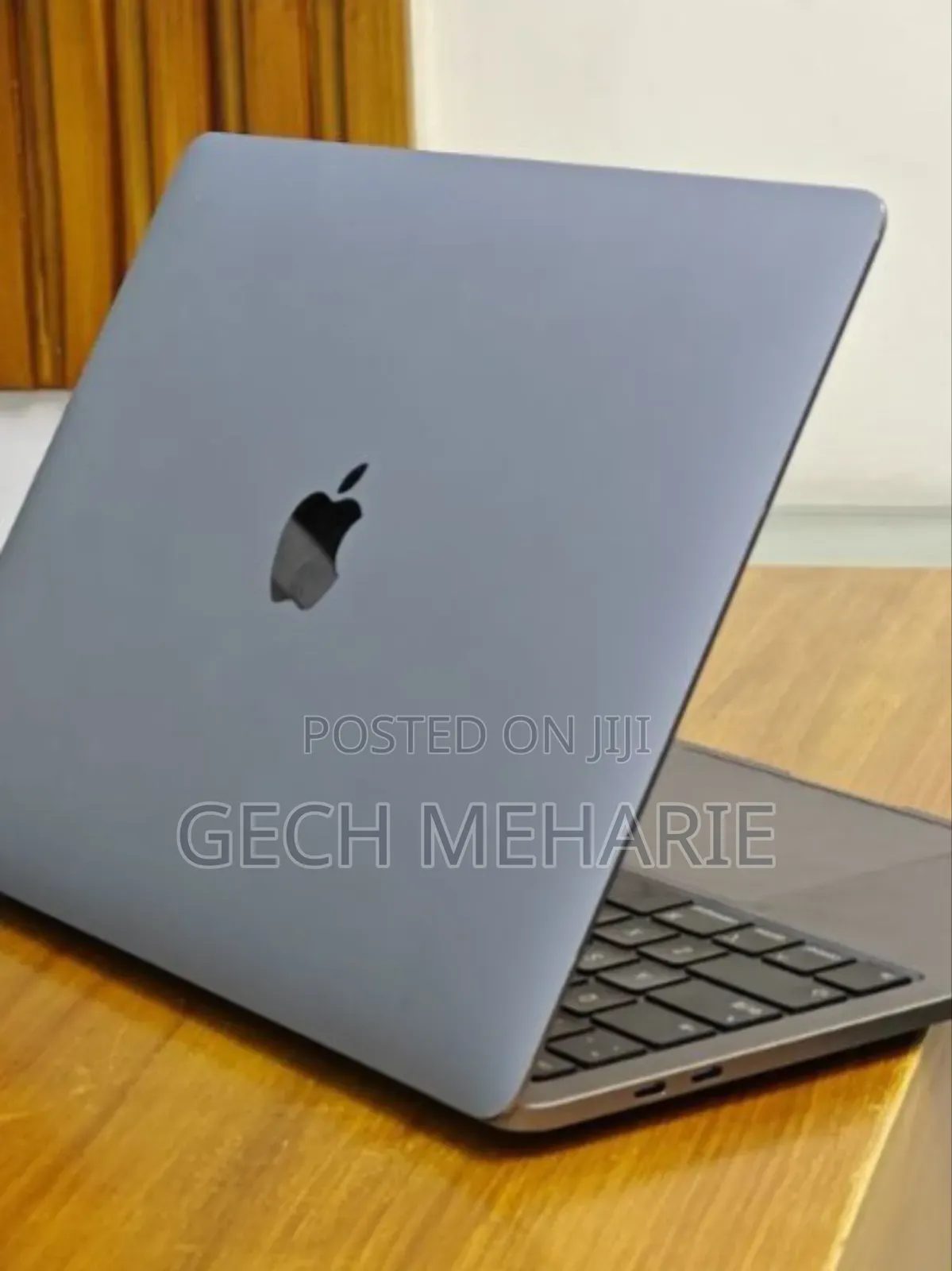 New Laptop Apple MacBook Pro 2020 8GB Intel Core I5 SSD 256GB