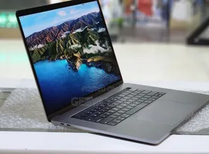 Photo - New Laptop Apple MacBook Pro 2017 16GB Intel Core I7 SSD 512GB