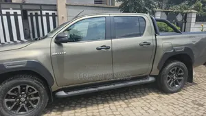 Toyota Hilux 2022 Gray