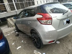 Toyota Yaris SE Hatchback 5dr 2015 Silver