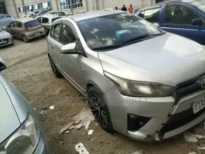 Toyota Yaris SE Hatchback 5dr 2015 Silver