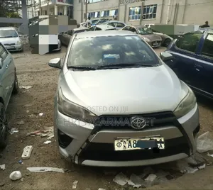 Photo - Toyota Yaris SE Hatchback 5dr 2015 Silver