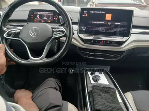 Photo - Volkswagen ID.6 2023 White