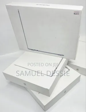 New Laptop Apple MacBook Air 2025 M4 13-Inch 16GB Apple M4 SSD 256GB