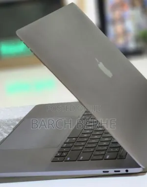 New Laptop Apple MacBook 2017 16GB Intel Core I7 SSD 512GB