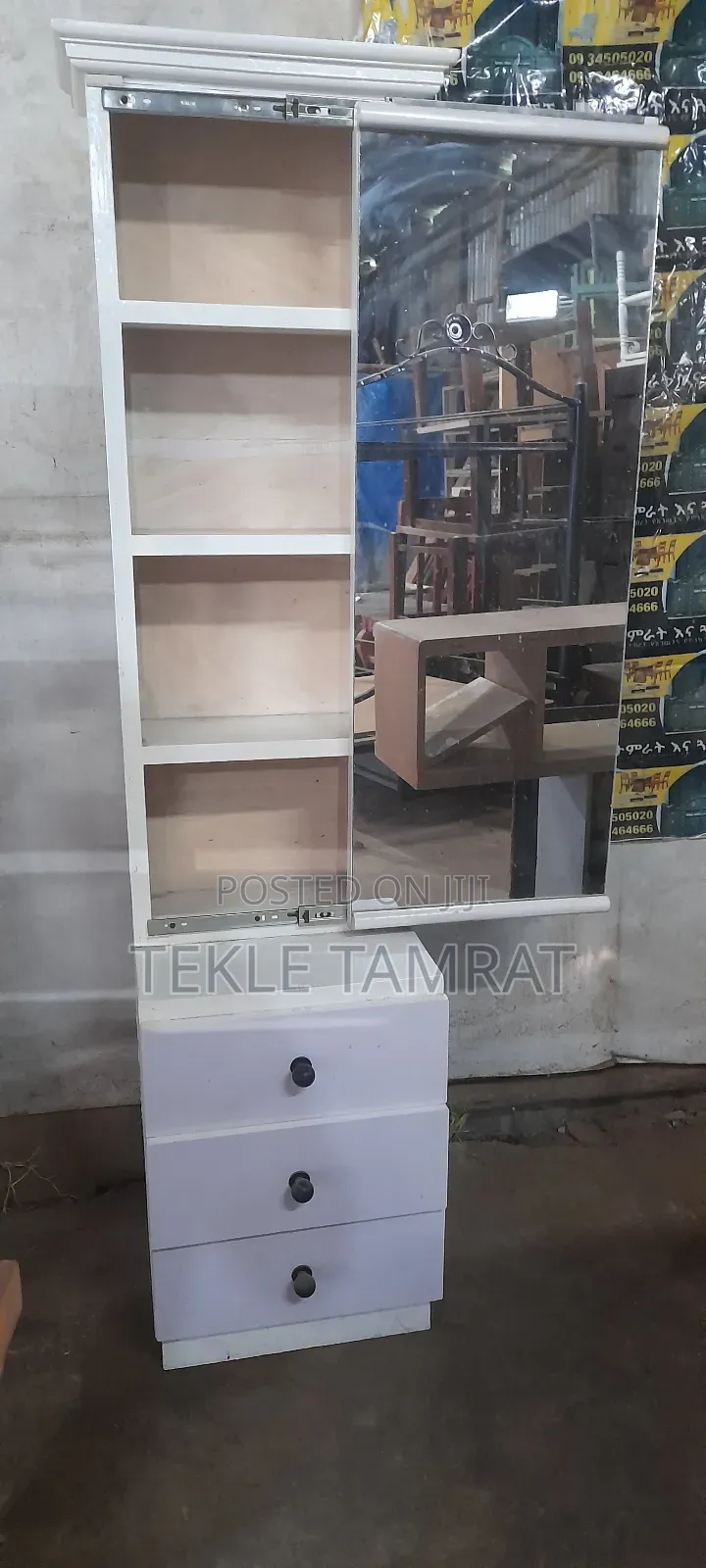 ተንሽራታች በር የተገጠመለት ለማንኛውም ቦታ የሚሆን የሴቶች መዋቢያ ድረሲንግ ቴብል (Dressing Tabel)