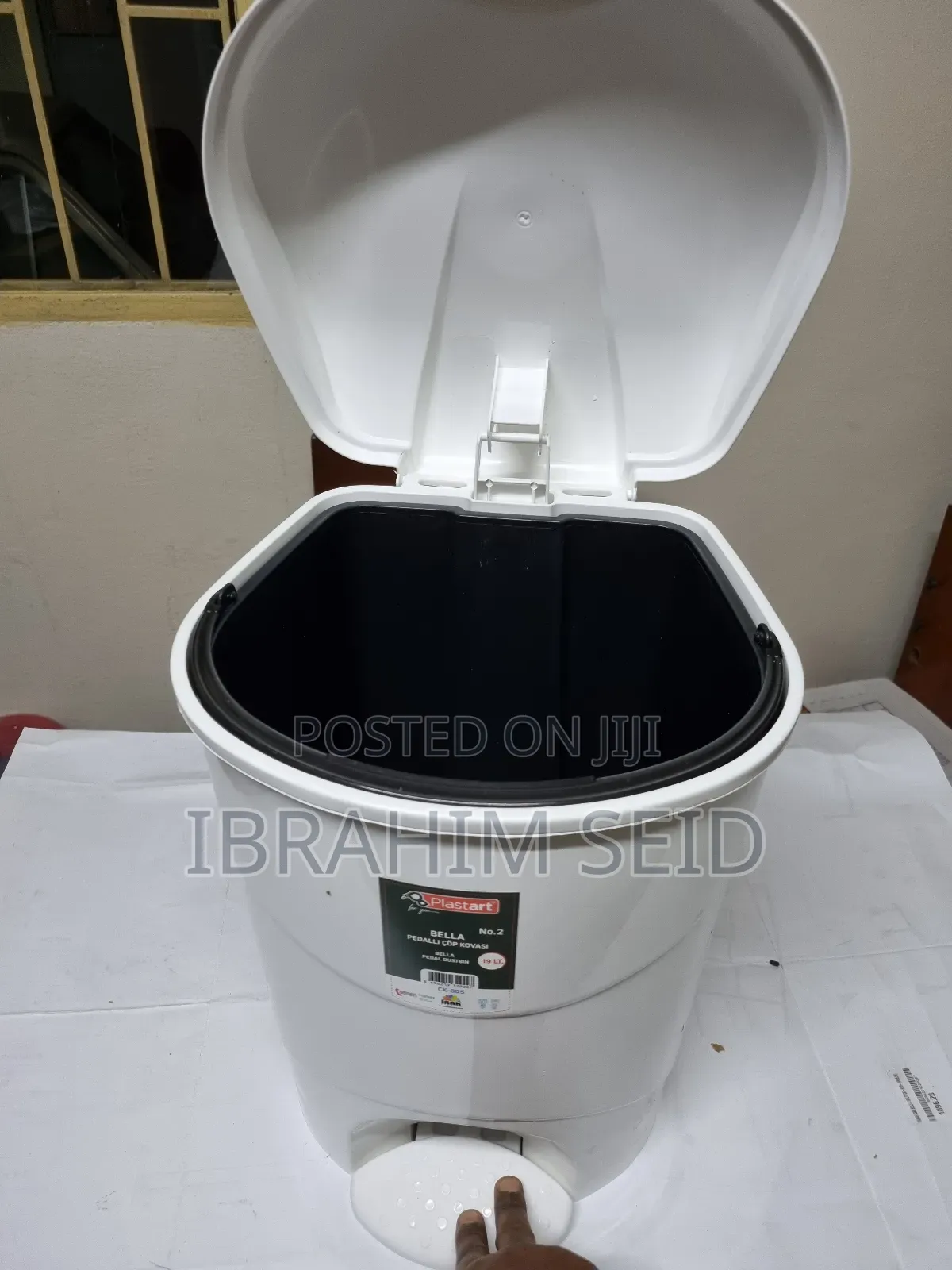 19 Liter Pedal Garbage Can With Inner Bucket