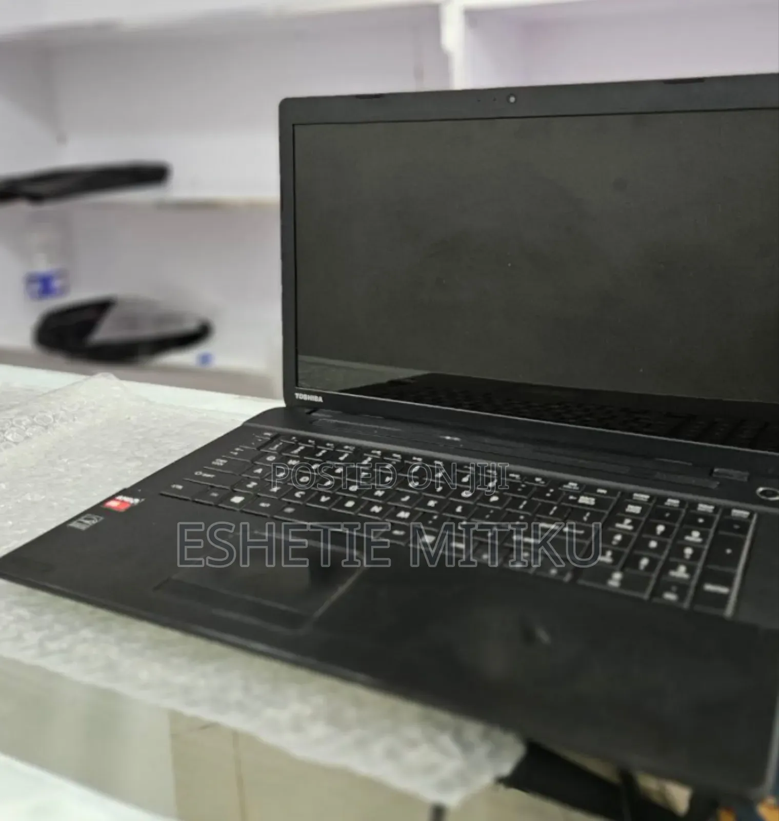 New Laptop Toshiba Satellite C55 4GB SSD 700GB