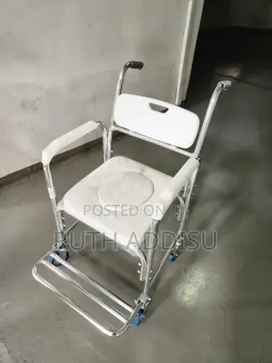 Photo - Commode Four Wheel Wheelchair衫軍commode Chair段子commode Wheelchair