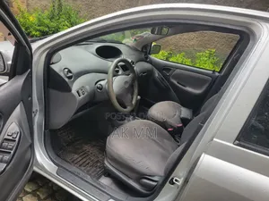 Photo - Toyota Vitz 2001 Silver